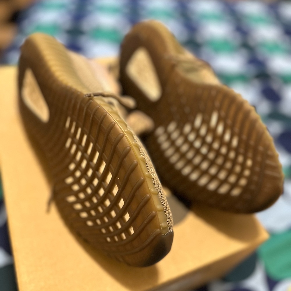 ‼️SOLD‼️ Yeezy Boost 350 - Picture 4 of 6